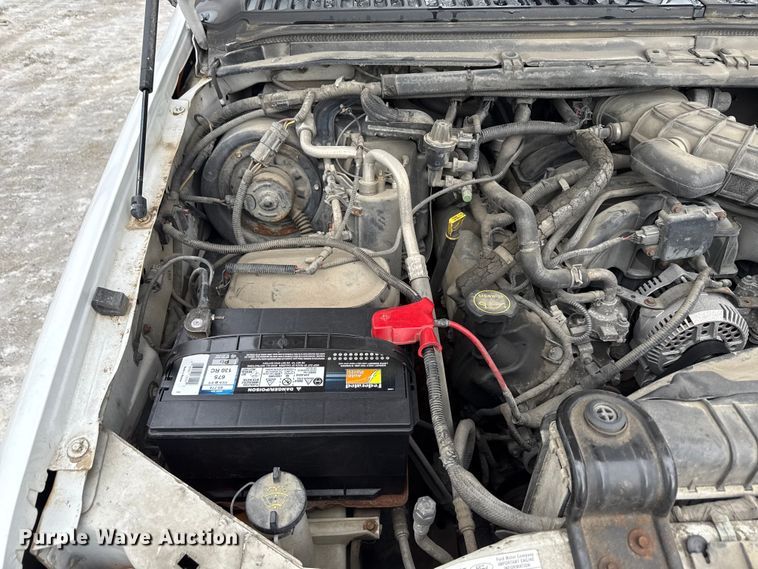 image for item ND9453 2006 Ford F350 Super Duty XL utility bed pickup truck