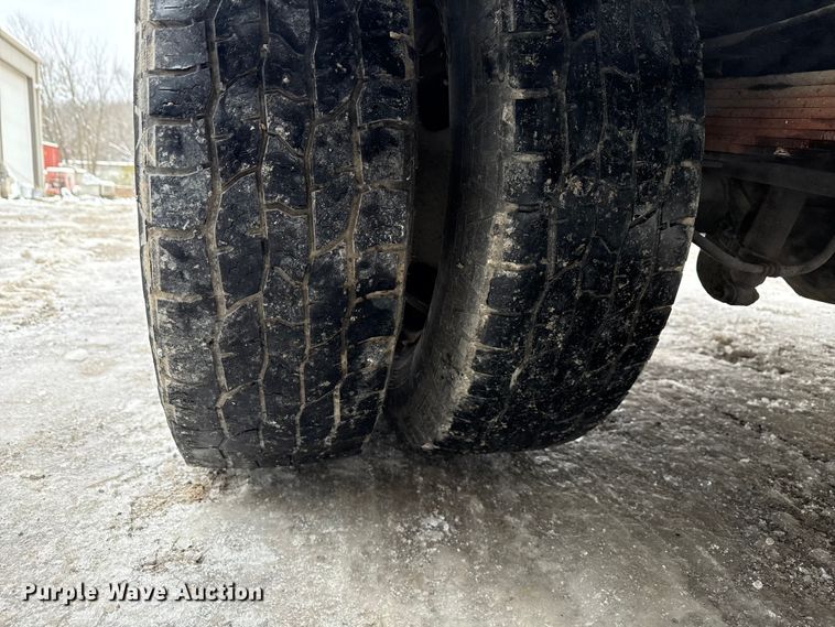 image for item ND9453 2006 Ford F350 Super Duty XL utility bed pickup truck