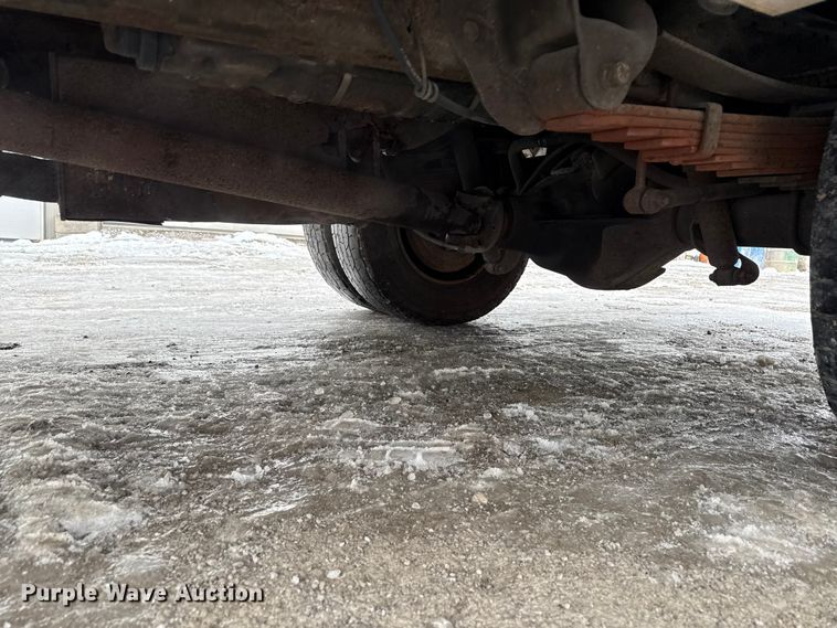 image for item ND9453 2006 Ford F350 Super Duty XL utility bed pickup truck