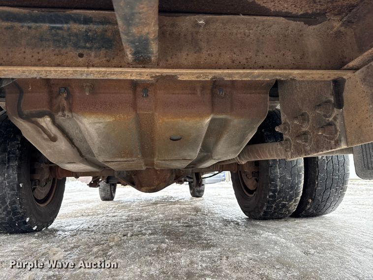 image for item ND9453 2006 Ford F350 Super Duty XL utility bed pickup truck