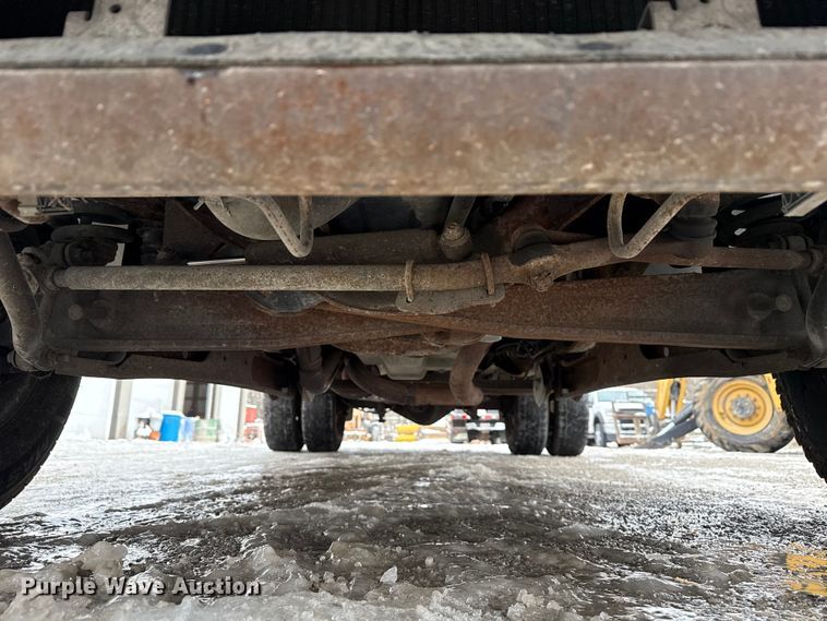 image for item ND9453 2006 Ford F350 Super Duty XL utility bed pickup truck