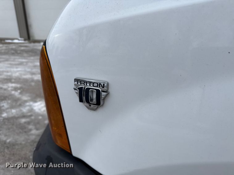 image for item ND9453 2006 Ford F350 Super Duty XL utility bed pickup truck