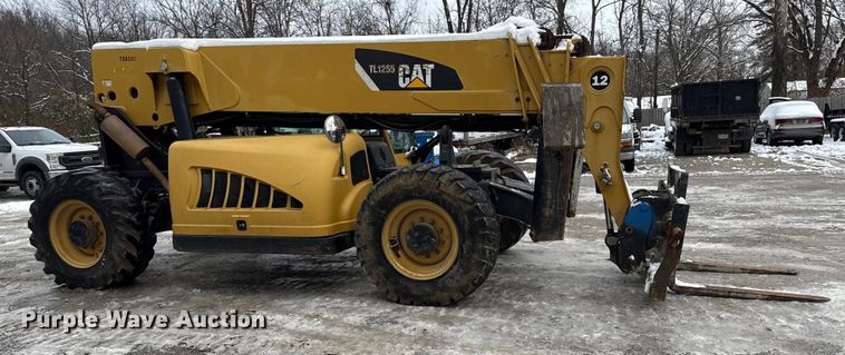 image for item ND9454 2008 Caterpillar TL1255 telehandler