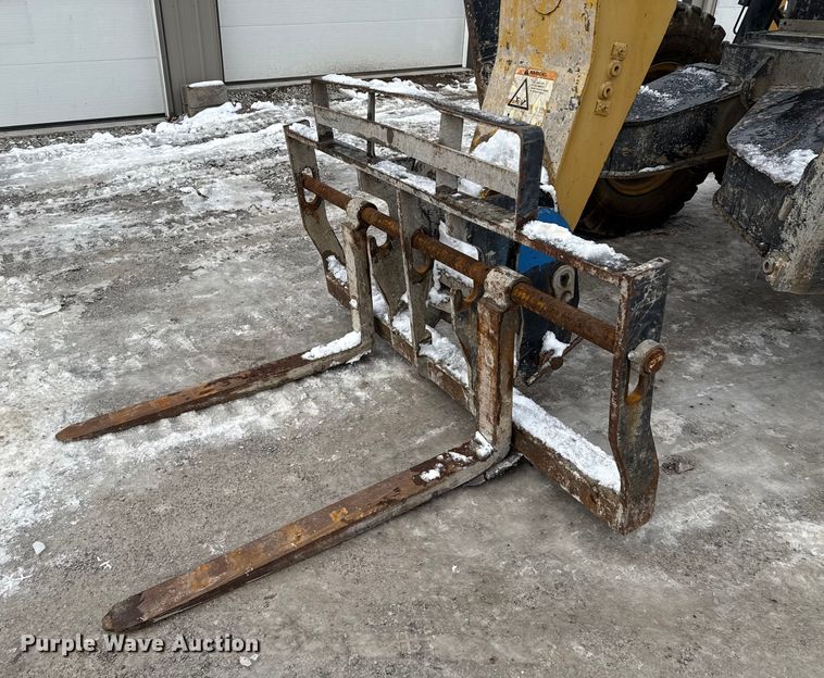 image for item ND9454 2008 Caterpillar TL1255 telehandler