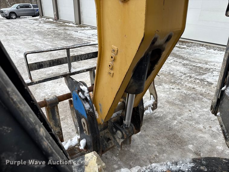 image for item ND9454 2008 Caterpillar TL1255 telehandler