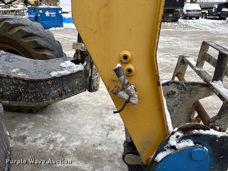 image for item ND9454 2008 Caterpillar TL1255 telehandler