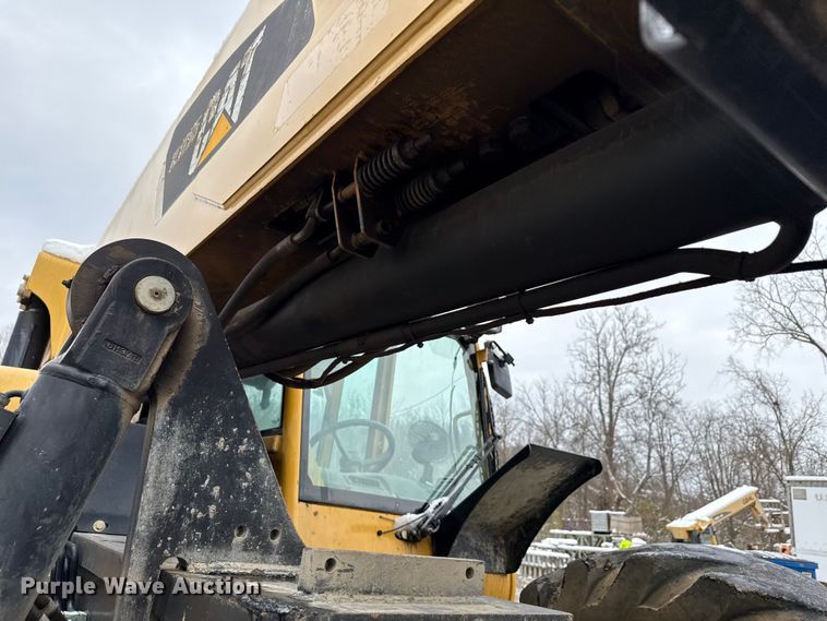 image for item ND9454 2008 Caterpillar TL1255 telehandler