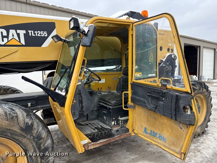 image for item ND9454 2008 Caterpillar TL1255 telehandler