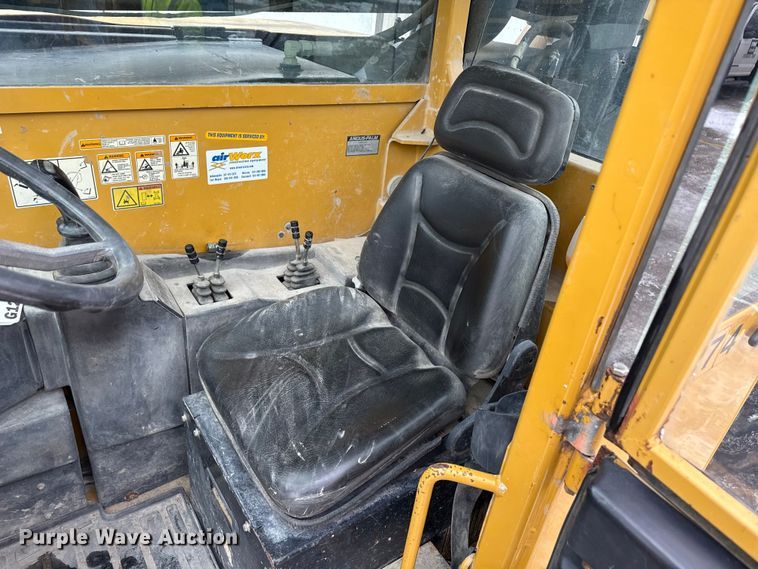 image for item ND9454 2008 Caterpillar TL1255 telehandler