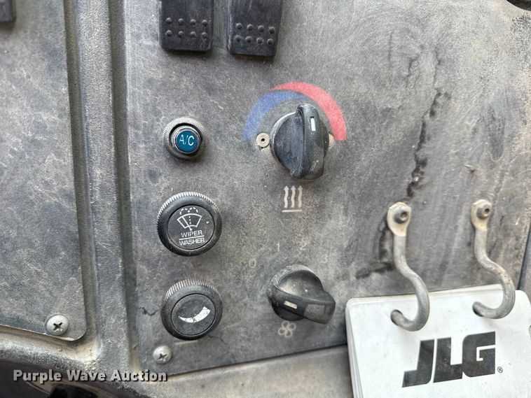 image for item ND9454 2008 Caterpillar TL1255 telehandler