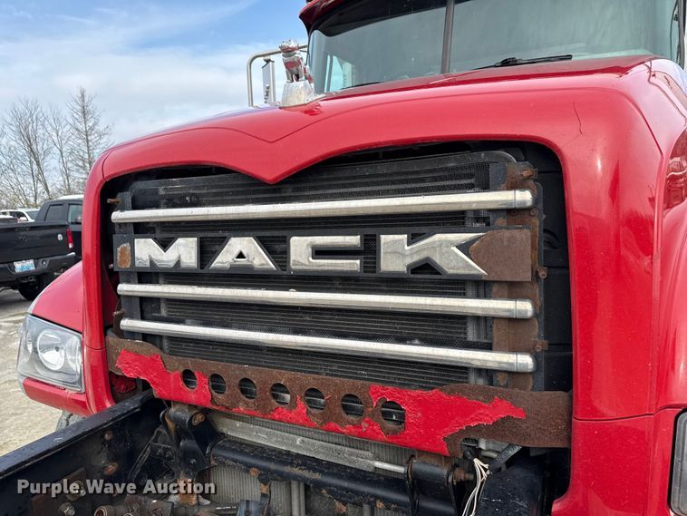 image for item ND9457 2015 Mack GU713 dump truck