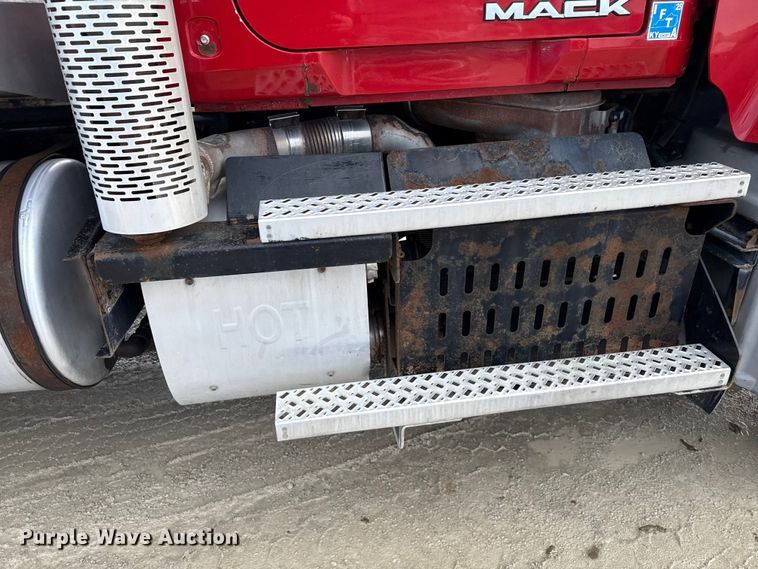 image for item ND9457 2015 Mack GU713 dump truck