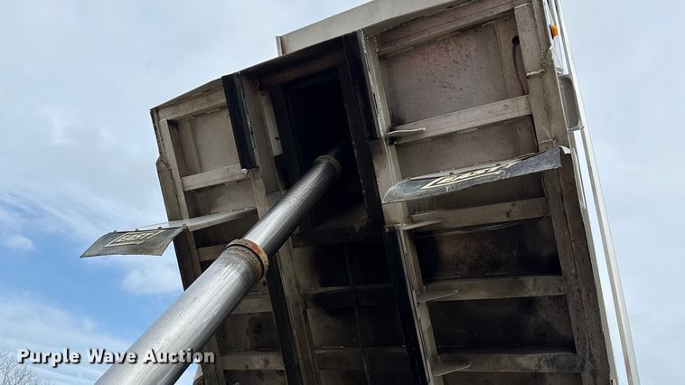 image for item ND9457 2015 Mack GU713 dump truck