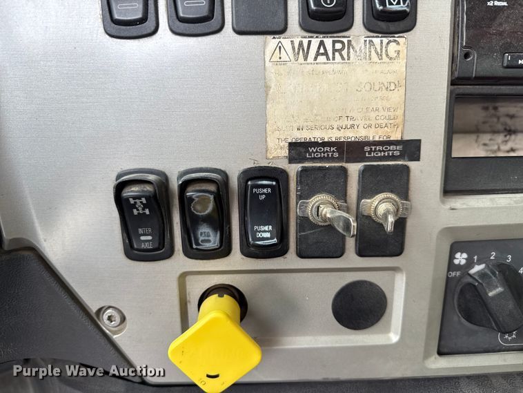 image for item ND9457 2015 Mack GU713 dump truck