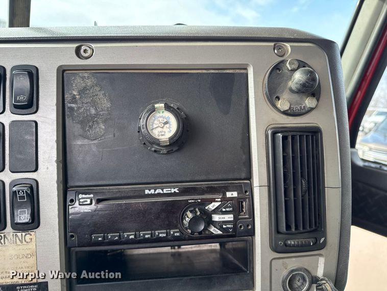 image for item ND9457 2015 Mack GU713 dump truck