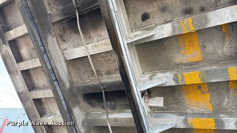 image for item ND9458 2015 Mack GU713 dump truck