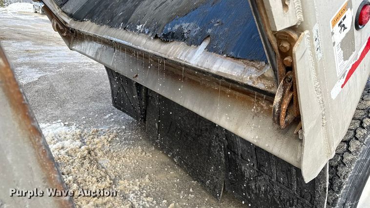 image for item ND9458 2015 Mack GU713 dump truck