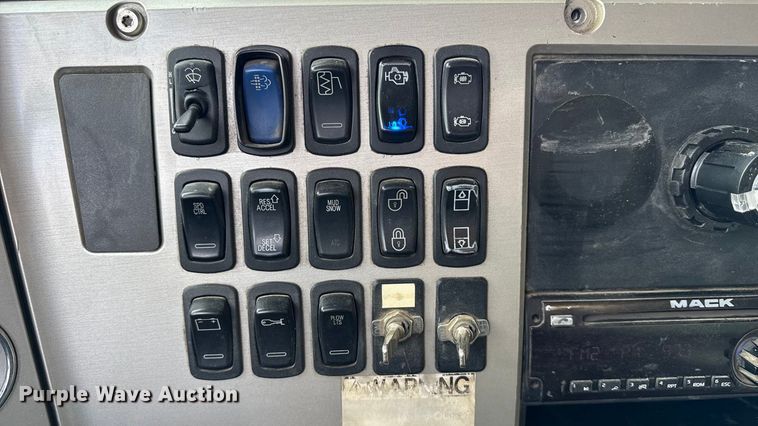 image for item ND9458 2015 Mack GU713 dump truck