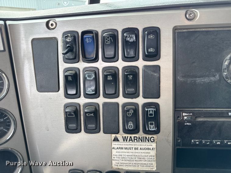 image for item ND9459 2015 Mack GU713 dump truck