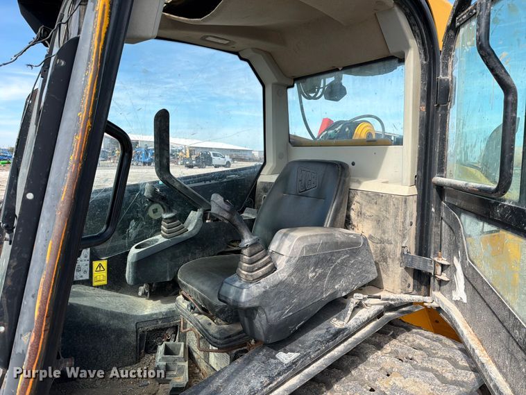 image for item NK9031 2017 JCB 3TS-8T tracked skid steer loader