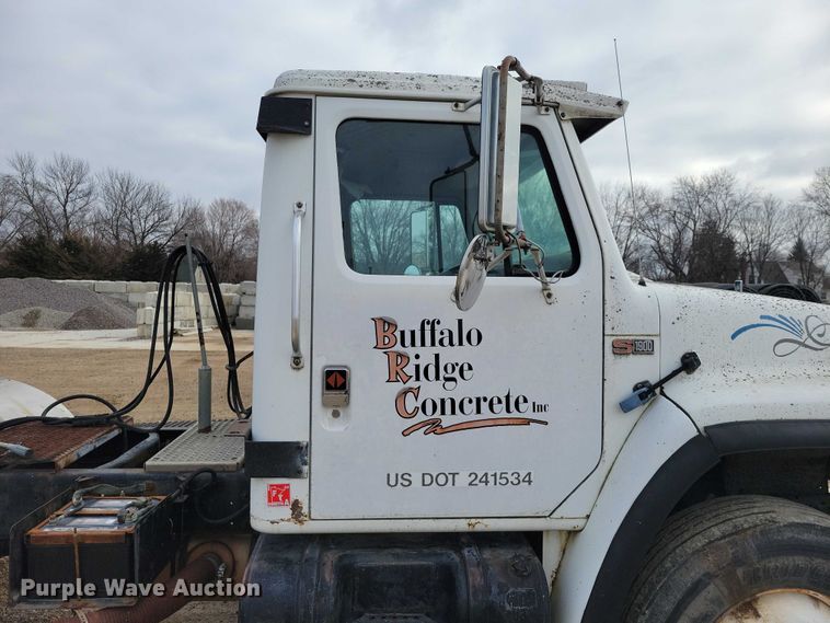 image for item NO9794 1988 International S1900 DTA semi truck