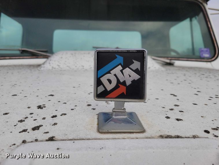 image for item NO9794 1988 International S1900 DTA semi truck