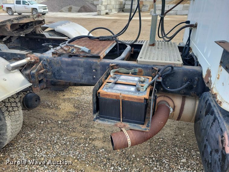 image for item NO9794 1988 International S1900 DTA semi truck