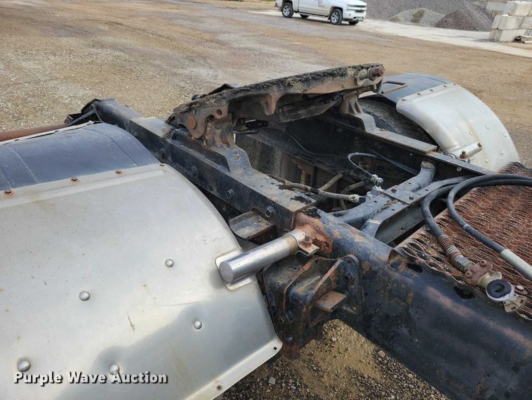 image for item NO9794 1988 International S1900 DTA semi truck