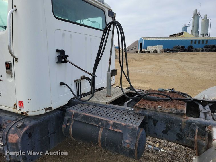 image for item NO9794 1988 International S1900 DTA semi truck