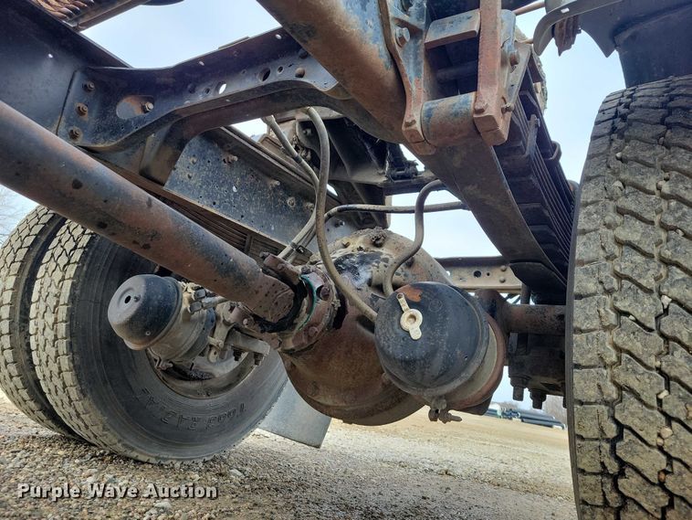 image for item NO9794 1988 International S1900 DTA semi truck