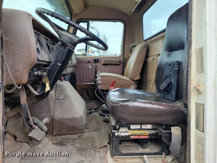 image for item NO9794 1988 International S1900 DTA semi truck