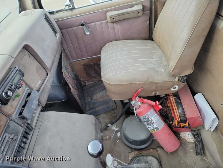 image for item NO9794 1988 International S1900 DTA semi truck