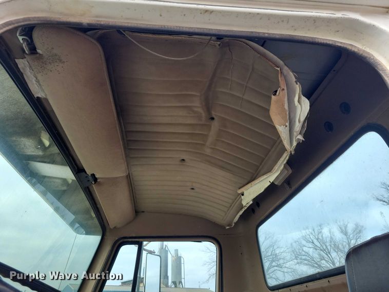 image for item NO9794 1988 International S1900 DTA semi truck