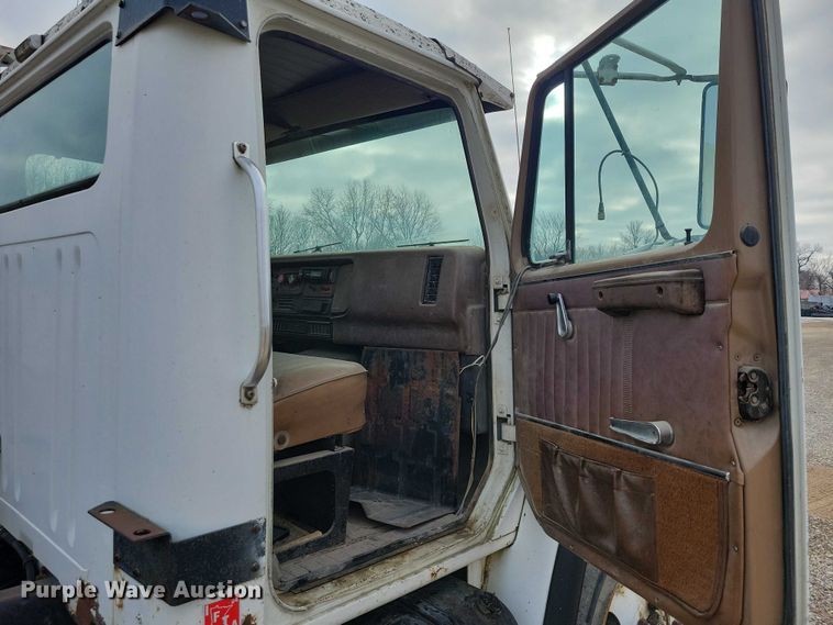 image for item NO9794 1988 International S1900 DTA semi truck