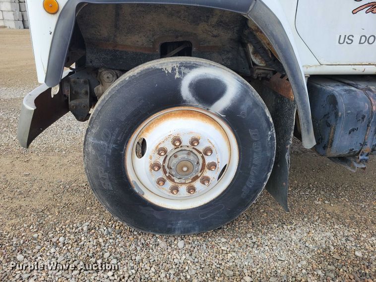 image for item NO9794 1988 International S1900 DTA semi truck