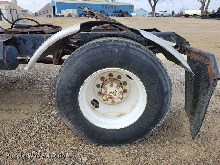 image for item NO9794 1988 International S1900 DTA semi truck