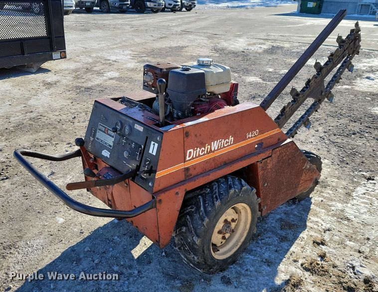image for item NO9818 1983 Ditch Witch  1420 trencher