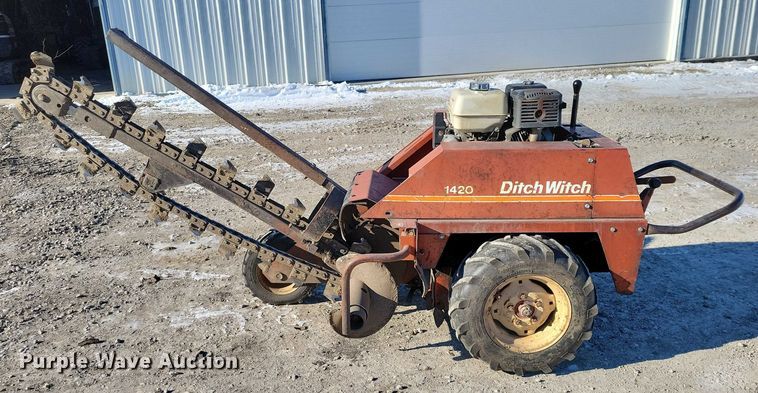 image for item NO9818 1983 Ditch Witch  1420 trencher