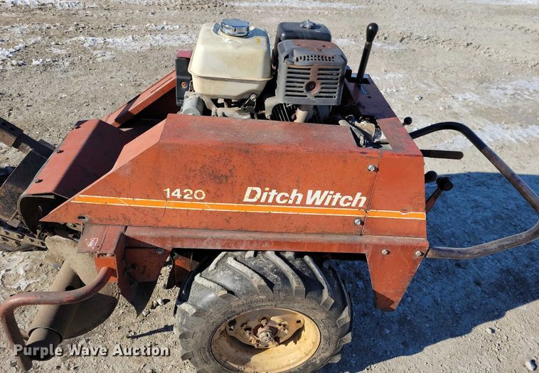 image for item NO9818 1983 Ditch Witch  1420 trencher