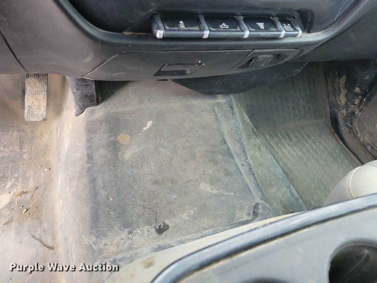 image for item NO9826 2016 Chevrolet Silverado 3500HD Crew Cab utility bed pickup truck