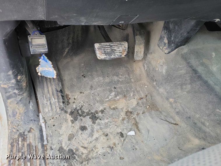 image for item NO9826 2016 Chevrolet Silverado 3500HD Crew Cab utility bed pickup truck