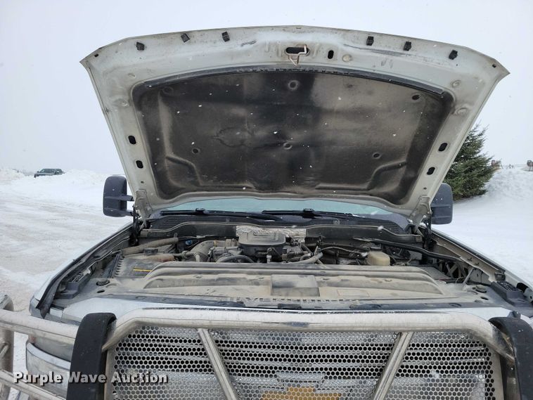 image for item NO9826 2016 Chevrolet Silverado 3500HD Crew Cab utility bed pickup truck