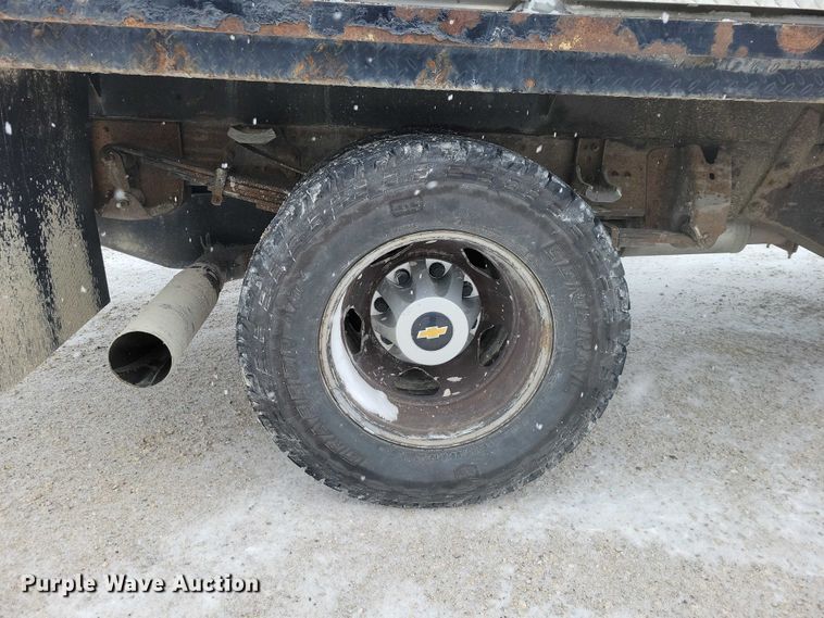 image for item NO9826 2016 Chevrolet Silverado 3500HD Crew Cab utility bed pickup truck