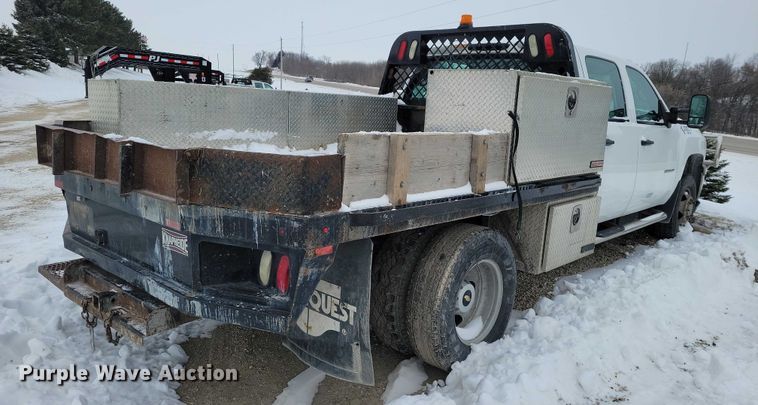 image for item NO9827 2013 Chevrolet 3500HD Silverado Crew Cab flatbed truck