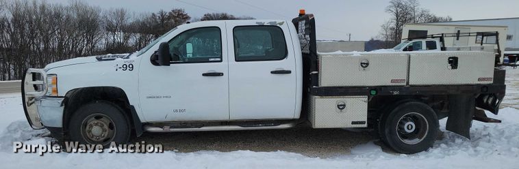 image for item NO9827 2013 Chevrolet 3500HD Silverado Crew Cab flatbed truck