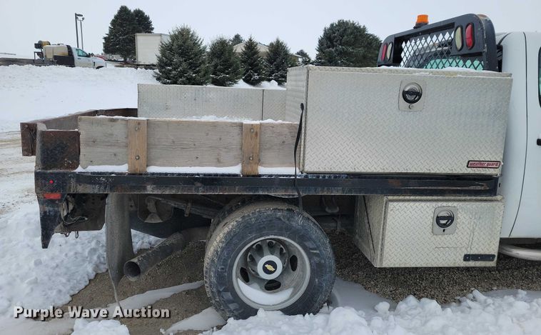 image for item NO9827 2013 Chevrolet 3500HD Silverado Crew Cab flatbed truck