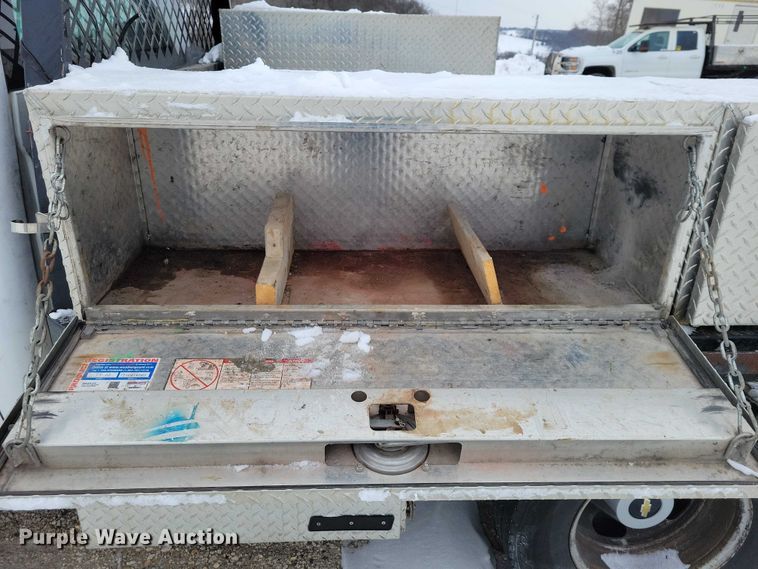 image for item NO9827 2013 Chevrolet 3500HD Silverado Crew Cab flatbed truck