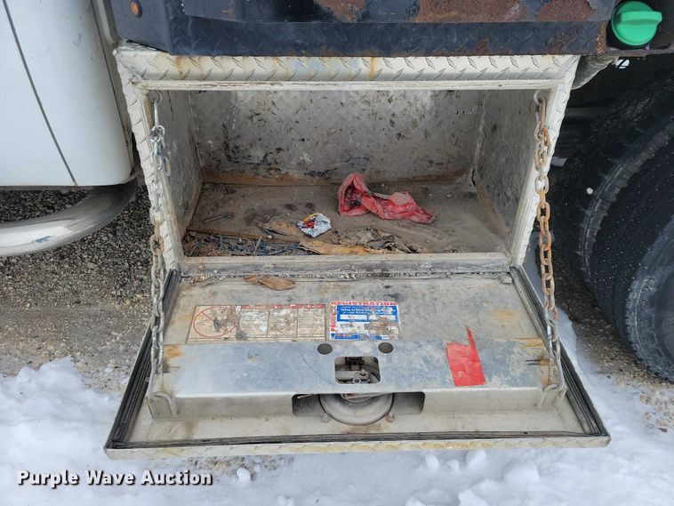 image for item NO9827 2013 Chevrolet 3500HD Silverado Crew Cab flatbed truck