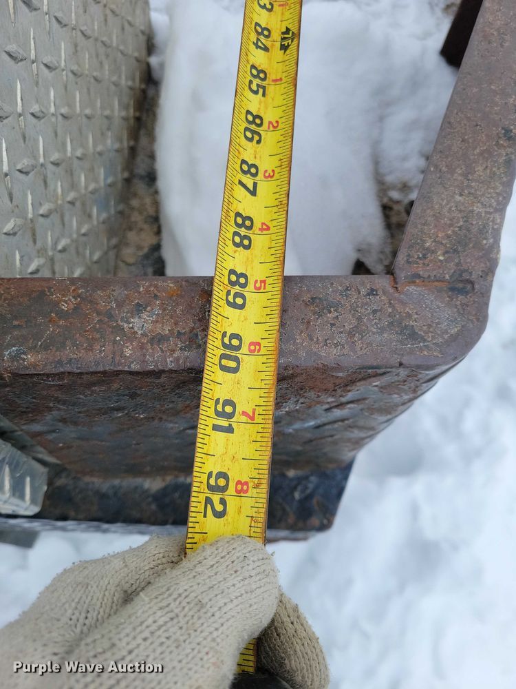 image for item NO9827 2013 Chevrolet 3500HD Silverado Crew Cab flatbed truck