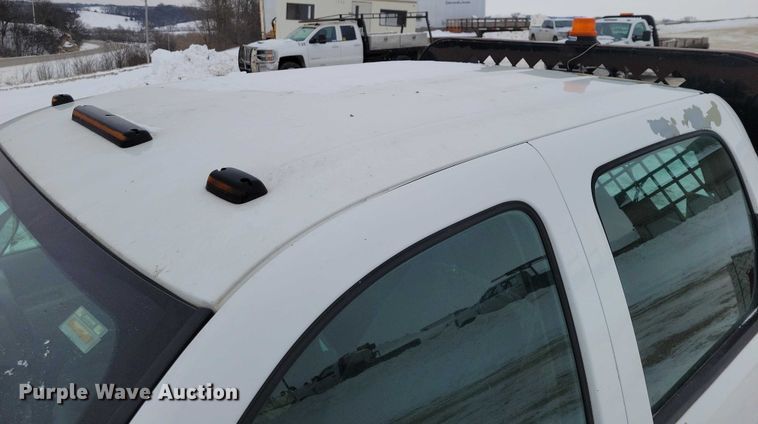 image for item NO9827 2013 Chevrolet 3500HD Silverado Crew Cab flatbed truck